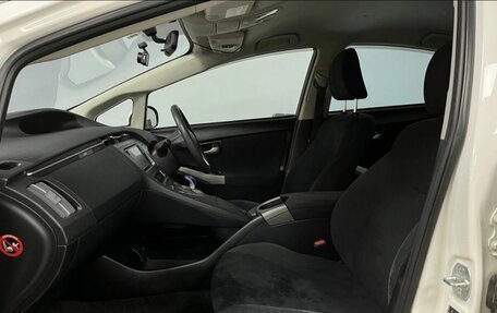 Toyota Prius, 2015 год, 1 150 000 рублей, 12 фотография