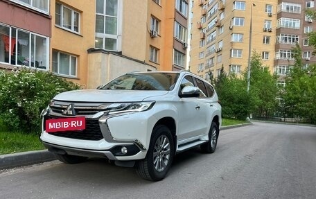 Mitsubishi Pajero Sport III рестайлинг, 2017 год, 2 810 000 рублей, 11 фотография