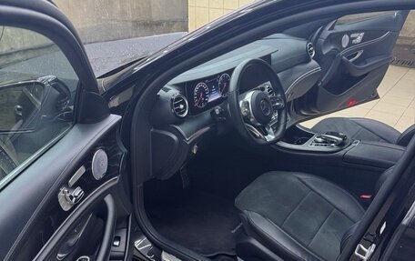 Mercedes-Benz E-Класс, 2018 год, 3 600 000 рублей, 4 фотография
