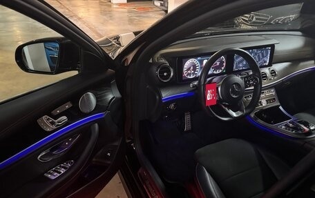 Mercedes-Benz E-Класс, 2018 год, 3 600 000 рублей, 19 фотография