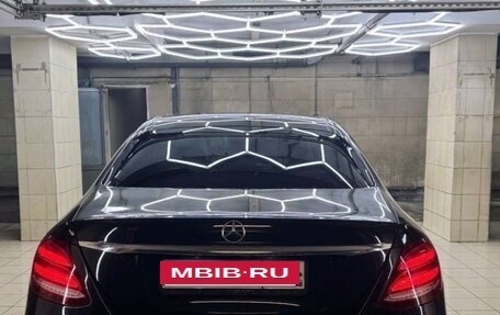 Mercedes-Benz E-Класс, 2018 год, 3 600 000 рублей, 15 фотография