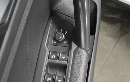 Volkswagen Tiguan II, 2019 год, 2 850 000 рублей, 16 фотография