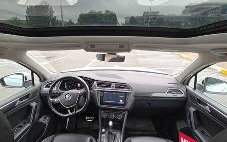 Volkswagen Tiguan II, 2019 год, 2 850 000 рублей, 3 фотография