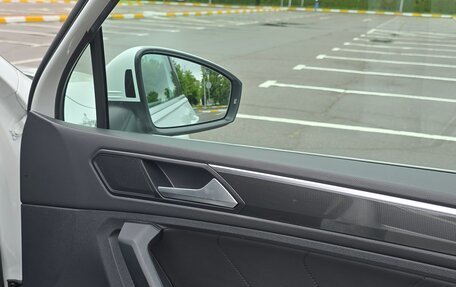 Volkswagen Tiguan II, 2019 год, 2 850 000 рублей, 19 фотография