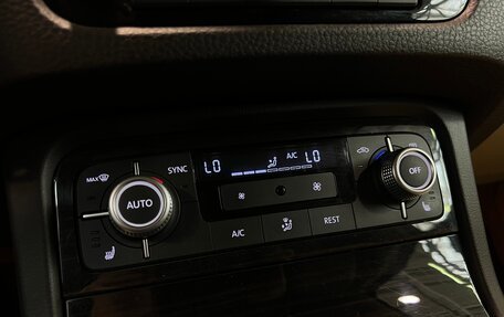 Volkswagen Touareg III, 2015 год, 3 090 000 рублей, 18 фотография