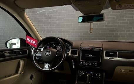 Volkswagen Touareg III, 2015 год, 3 090 000 рублей, 13 фотография