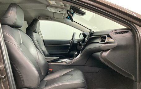 Toyota Camry, 2021 год, 3 200 000 рублей, 14 фотография