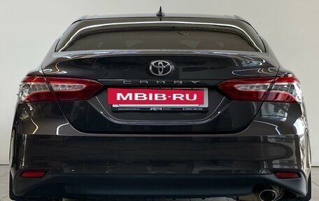 Toyota Camry, 2021 год, 3 200 000 рублей, 6 фотография
