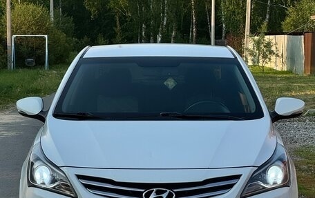 Hyundai Solaris II рестайлинг, 2014 год, 950 000 рублей, 1 фотография