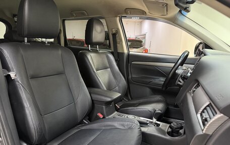 Mitsubishi Outlander III рестайлинг 3, 2014 год, 1 893 000 рублей, 9 фотография