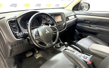 Mitsubishi Outlander III рестайлинг 3, 2014 год, 1 893 000 рублей, 12 фотография