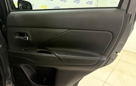 Mitsubishi Outlander III рестайлинг 3, 2014 год, 1 893 000 рублей, 19 фотография