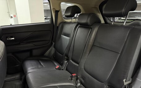Mitsubishi Outlander III рестайлинг 3, 2014 год, 1 893 000 рублей, 24 фотография