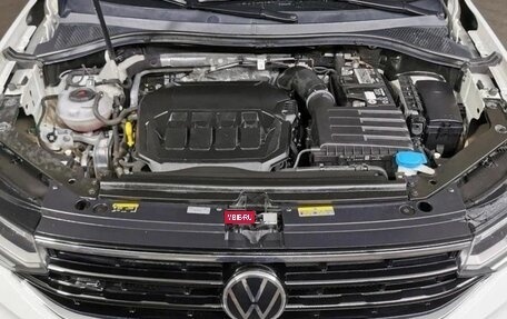 Volkswagen Tiguan II, 2021 год, 2 540 000 рублей, 17 фотография