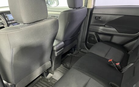 Mitsubishi Outlander III рестайлинг 3, 2016 год, 1 470 000 рублей, 18 фотография