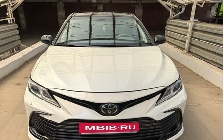 Toyota Camry, 2022 год, 3 250 000 рублей, 4 фотография