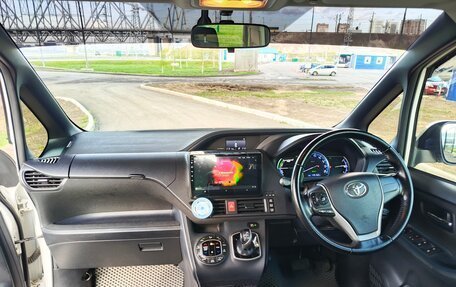 Toyota Voxy III, 2014 год, 1 730 000 рублей, 9 фотография