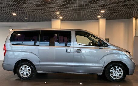 Hyundai Grand Starex Grand Starex I рестайлинг 2, 2012 год, 1 700 000 рублей, 2 фотография