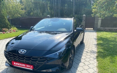 Hyundai Elantra, 2022 год, 1 875 000 рублей, 2 фотография