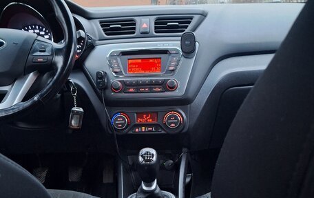 KIA Rio III рестайлинг, 2014 год, 890 000 рублей, 20 фотография