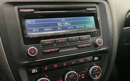Volkswagen Jetta VI, 2013 год, 990 000 рублей, 14 фотография