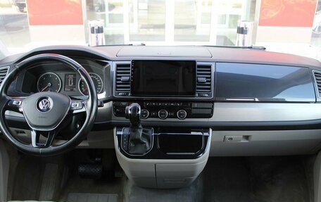 Volkswagen Multivan T6 рестайлинг, 2015 год, 3 030 000 рублей, 14 фотография