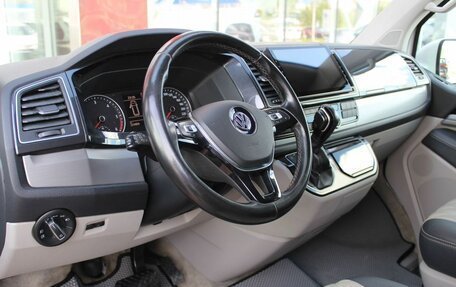 Volkswagen Multivan T6 рестайлинг, 2015 год, 3 030 000 рублей, 15 фотография