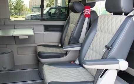 Volkswagen Multivan T6 рестайлинг, 2015 год, 3 030 000 рублей, 21 фотография