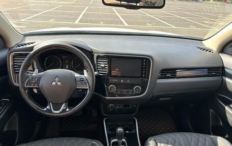 Mitsubishi Outlander III рестайлинг 3, 2021 год, 2 400 111 рублей, 8 фотография