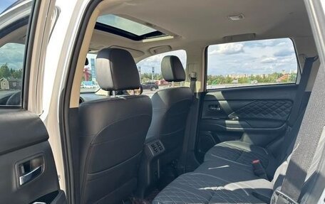 Mitsubishi Outlander III рестайлинг 3, 2021 год, 2 400 111 рублей, 14 фотография