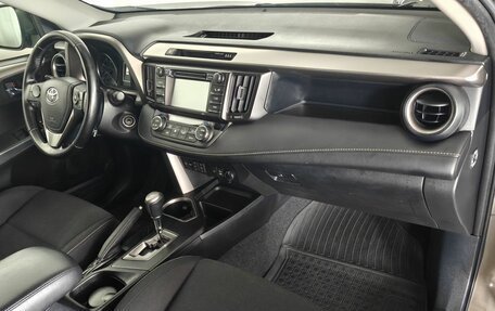 Toyota RAV4, 2015 год, 1 890 000 рублей, 11 фотография