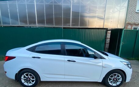 Hyundai Solaris II рестайлинг, 2015 год, 1 100 000 рублей, 5 фотография