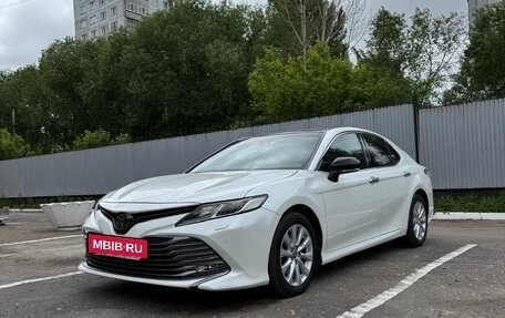 Toyota Camry, 2018 год, 2 650 000 рублей, 2 фотография