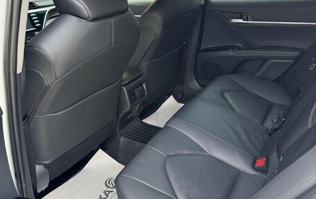 Toyota Camry, 2018 год, 2 650 000 рублей, 10 фотография