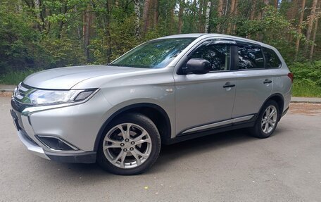 Mitsubishi Outlander III рестайлинг 3, 2018 год, 1 723 000 рублей, 7 фотография