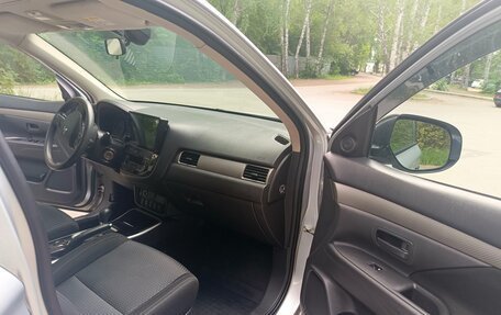 Mitsubishi Outlander III рестайлинг 3, 2018 год, 1 723 000 рублей, 14 фотография