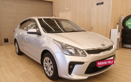 KIA Rio IV, 2018 год, 989 000 рублей, 5 фотография