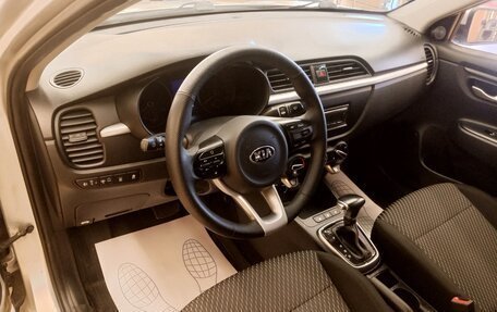 KIA Rio IV, 2018 год, 989 000 рублей, 10 фотография