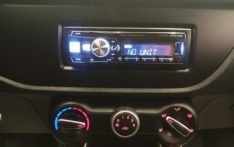 KIA Rio IV, 2018 год, 989 000 рублей, 14 фотография