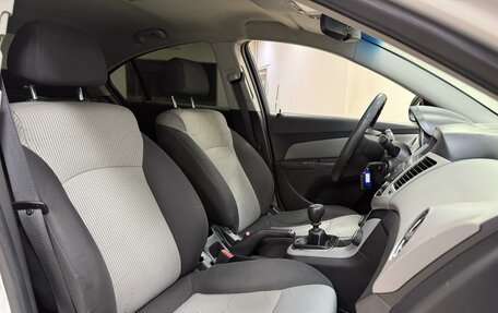 Chevrolet Cruze II, 2011 год, 669 000 рублей, 9 фотография