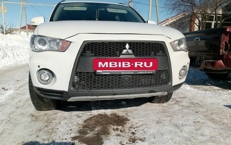Mitsubishi Outlander III рестайлинг 3, 2012 год, 950 000 рублей, 2 фотография