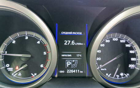 Toyota Land Cruiser Prado 150 рестайлинг 2, 2015 год, 3 290 000 рублей, 13 фотография