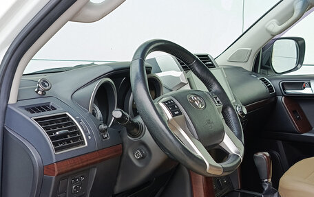 Toyota Land Cruiser Prado 150 рестайлинг 2, 2015 год, 3 290 000 рублей, 16 фотография