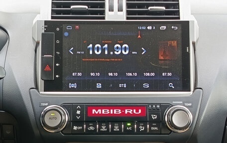 Toyota Land Cruiser Prado 150 рестайлинг 2, 2015 год, 3 290 000 рублей, 15 фотография
