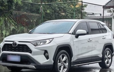Toyota RAV4, 2022 год, 2 300 000 рублей, 1 фотография