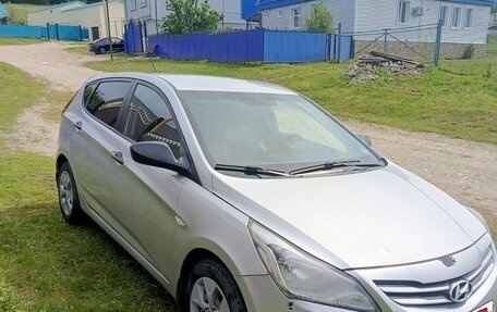Hyundai Solaris II рестайлинг, 2015 год, 680 000 рублей, 2 фотография