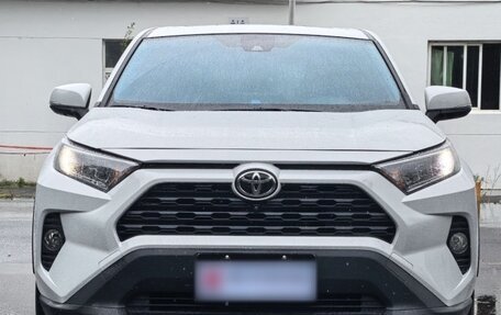 Toyota RAV4, 2022 год, 2 300 000 рублей, 2 фотография