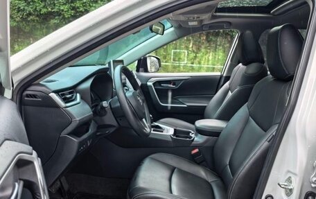 Toyota RAV4, 2022 год, 2 300 000 рублей, 6 фотография