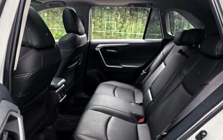 Toyota RAV4, 2022 год, 2 300 000 рублей, 7 фотография