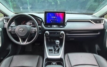 Toyota RAV4, 2022 год, 2 300 000 рублей, 5 фотография